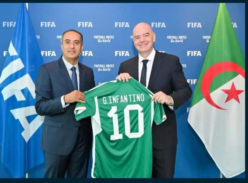 وليد صادي يلتقي مع جياني انفانتينو بمقر الفيفا بزيوريخ
