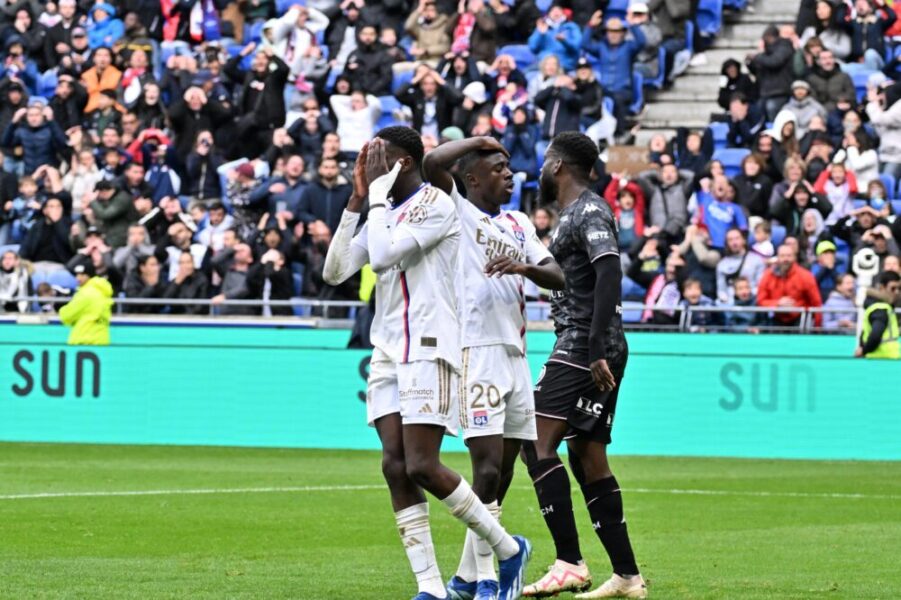 ليون يتعادل مع ميتز ويواصل مسلسل خيباته في الدوري الفرنسي