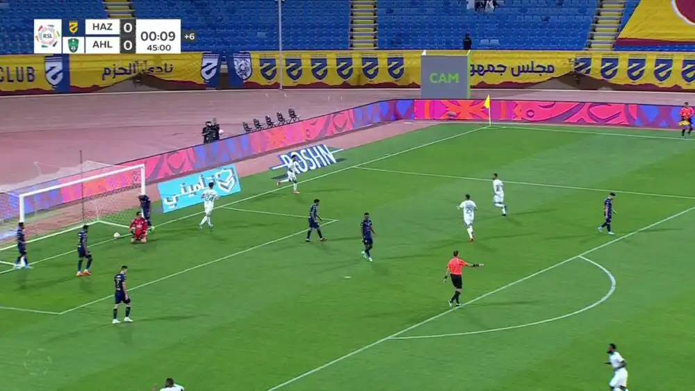شاهد لمسات رياض محرز اليوم سجل هدف  بالراس وردة فعل المعلق والجمهور
