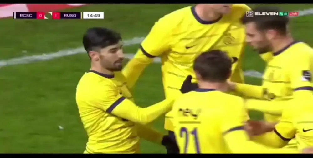 شاهد الجزائري محمد أمين عمورة يسجل الهدف الأول لفريقه يونيون سانت جيلواز أمام نادي  رويال شارلروا