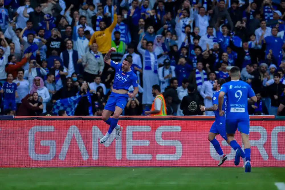 الهلال يفوز على مضيفه الطائي في الدوري السعودي
