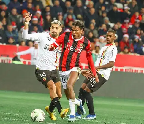 بمشاركة هشام بوداوي .. نيس يفوز على لانس في الدوري الفرنسي