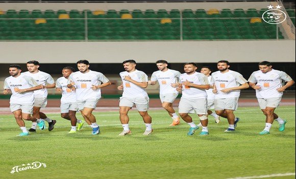 منتخب الجزائر يباشر تحضيراته بالطوغو تحسبا لكاس افريقيا 2024 11