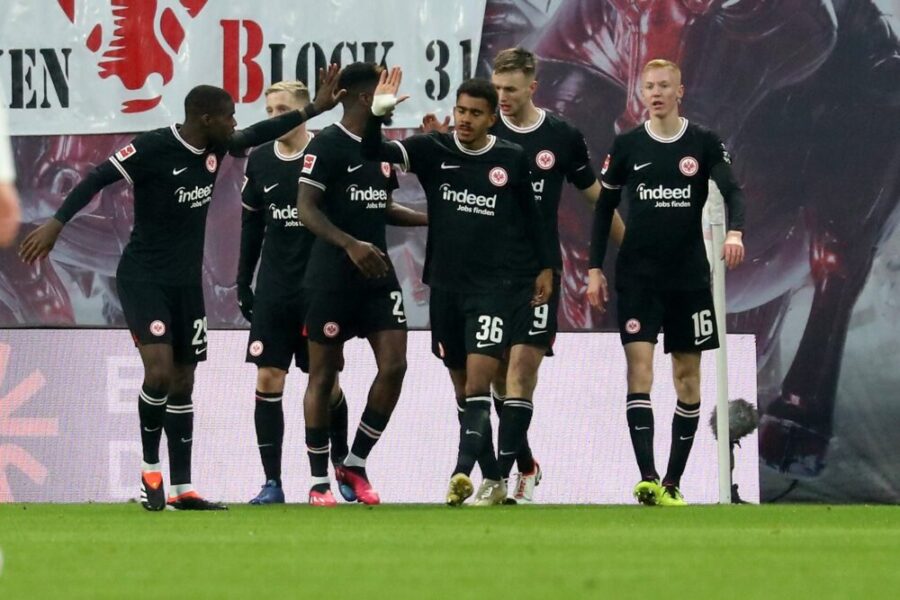 آينتراخت فرانكفورت يفوز على لايبتسيغ في الدوري الألماني