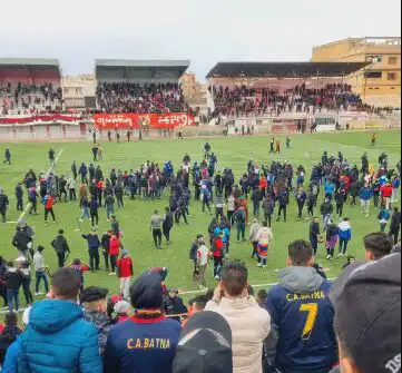 إلغاء مباراة جمعية الخروب و شباب باتنة بسبب عنف الجماهير