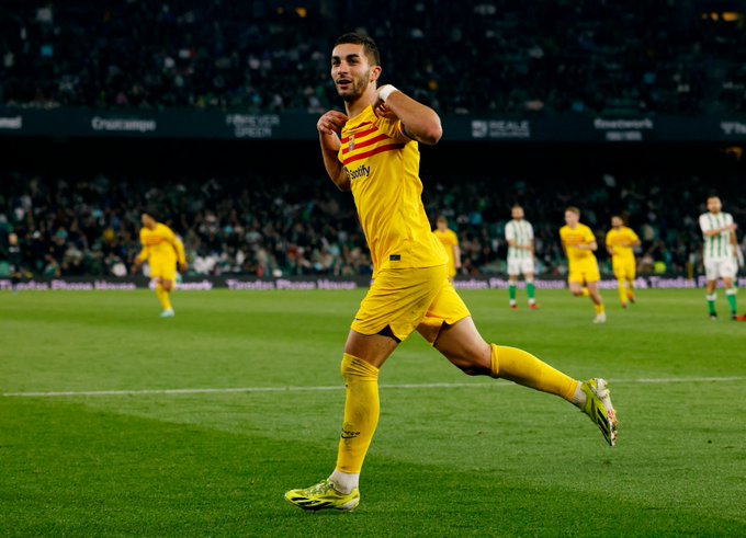 فيران توريس يقود برشلونة للفوز على ريال بيتيس في الدوري الإسباني