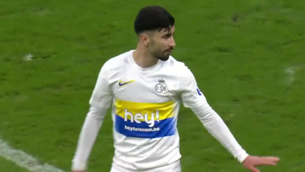 شاهد لمسات وصناعة عمورة  ضد فرانكفورت 2-1 | يقود فريقه للدور القادم