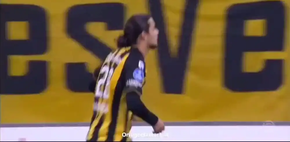 شاهد لمسات الجزائري انيس حاج موسى في الدوري الهولندي