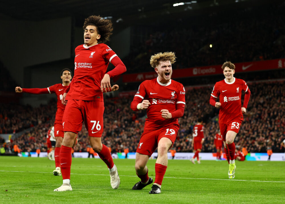 ليفربول يفوز على لوتون تاون و صدارته للدوري الإنجليزي
