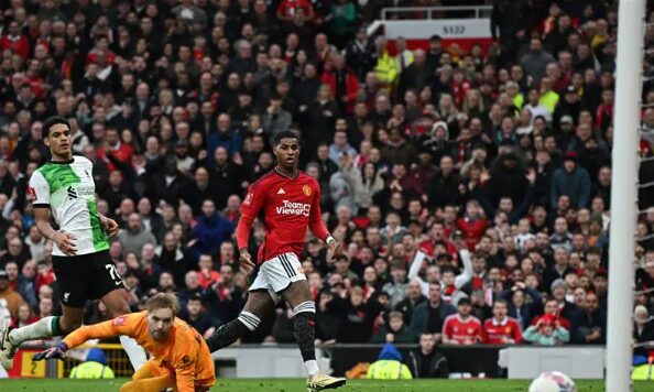 مانشستر يونايتد يتجاوز ليفربول ويتاهل الى نصف نهائي كأس الاتحاد الإنجليزي