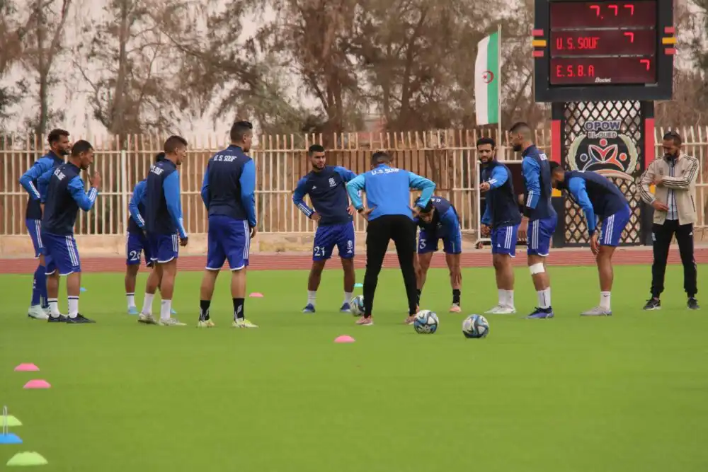 مهزلة .. الحكم يوقف مباراة اتحاد واد سوف ونجم بن عكنون بالدوري الجزائري