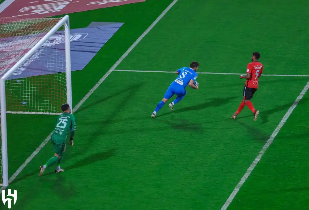 الهلال يعزز صدارته للدوري السعودي