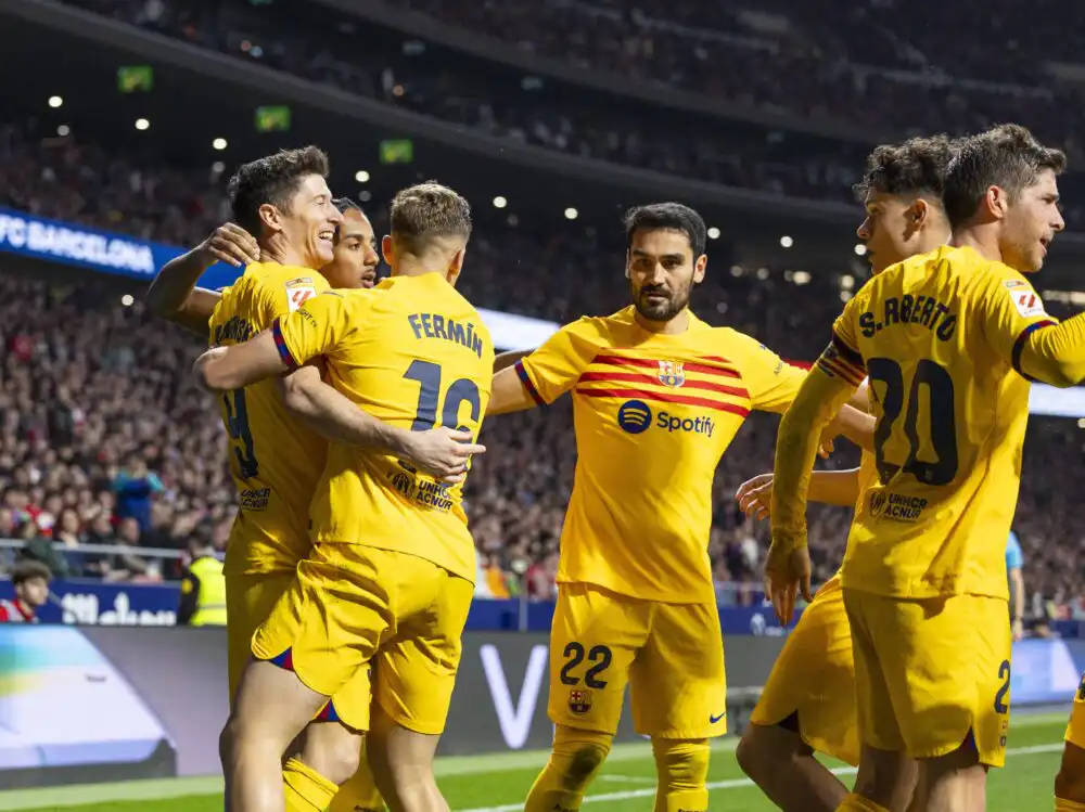 برشلونة يعود بفوز ثمين من ميدان أتليتيكو مدريد في قمة الدوري الإسباني