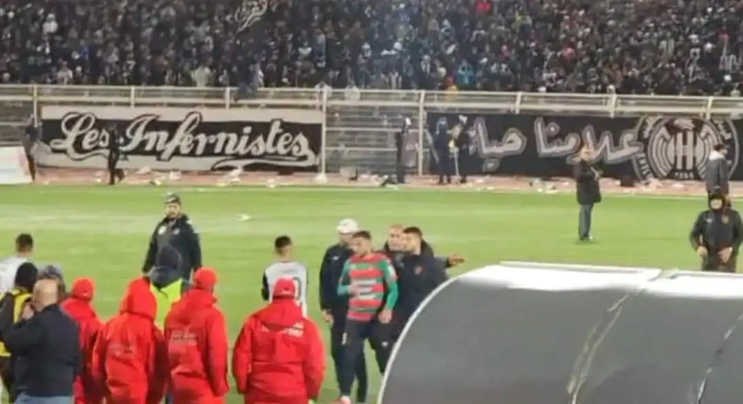 بلايلي يخرج بالبطاقة الحمراء وفوضى كبيرة بعد طرده