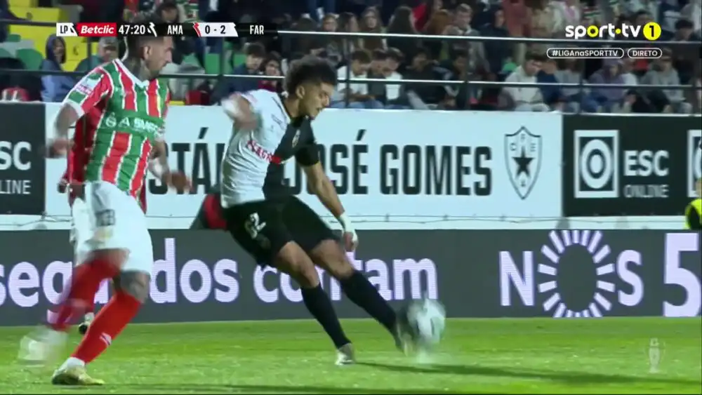 شاهد بشير بلومي يواصل عروضه القوية و يسجل هدف في فوز فريقه فارينسي 3-0 على ايستريلا بالدوري البرتغالي
