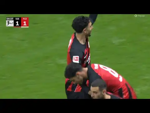 شاهد الجزائري فارس شايبي يسجل هدف التعادل لفريقه آينتراخت فرانكفورت في شباك أوغسبورغ