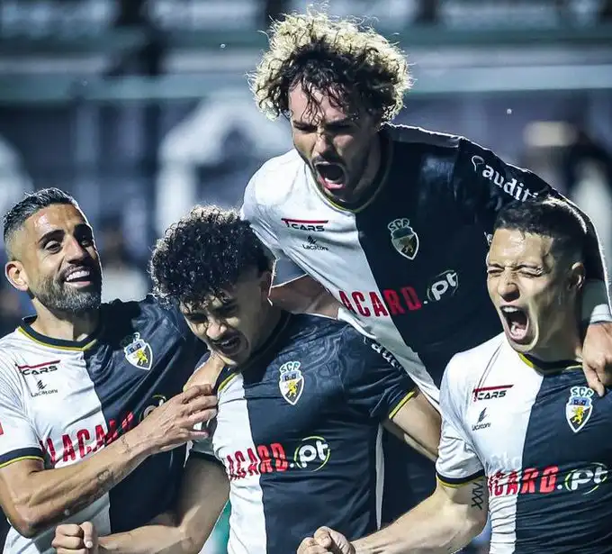 بشير بلومي هداف ويقود فريقه فارينسي للفوز على ايستريلا بالدوري البرتغالي