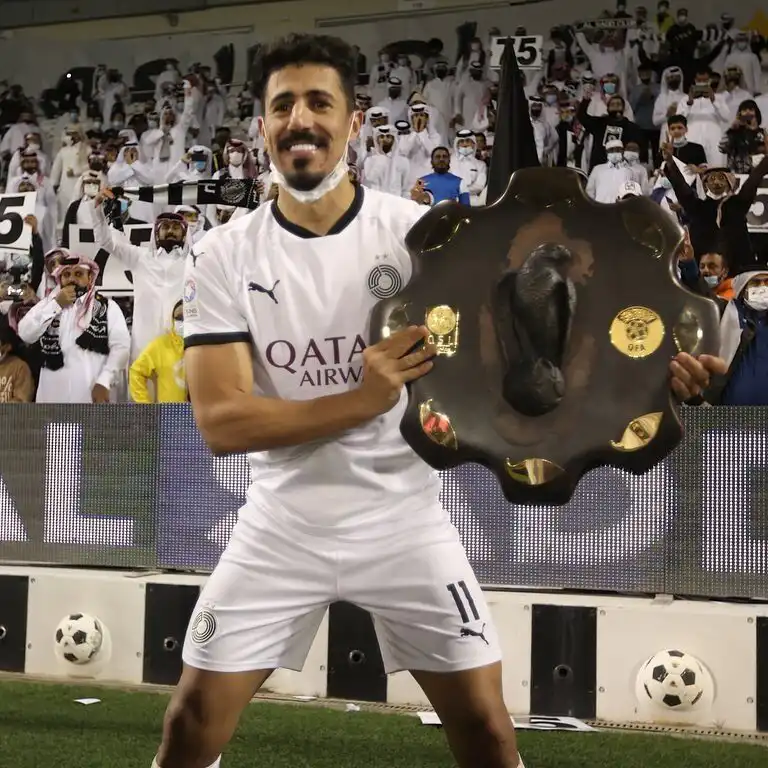 بغداد بونجاح يتوج بكأس دوري نجوم قطر رفقة نادي السد