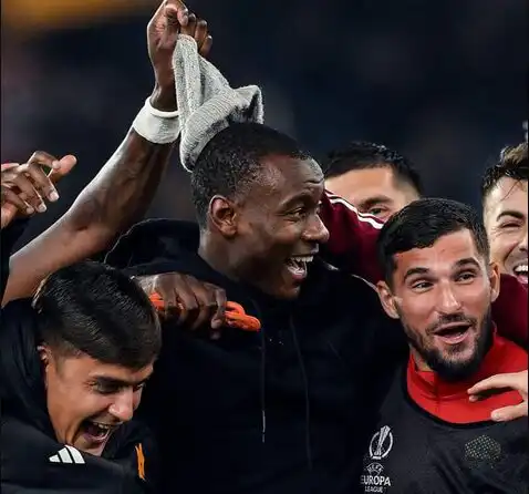 حسام عوار يتأهل لنصف نهائي الدوري الاوروبي مع فريقه روما الإيطالي