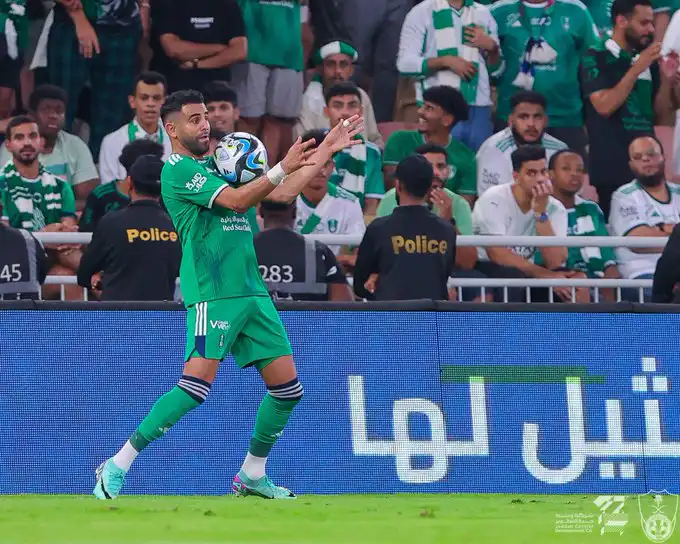 محرز يقود أهلي جدة للفوز على أبها بخماسية