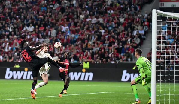 حسام عوار و ناديه روما يغادرون الدوري الأوروبي من النصف النهائي