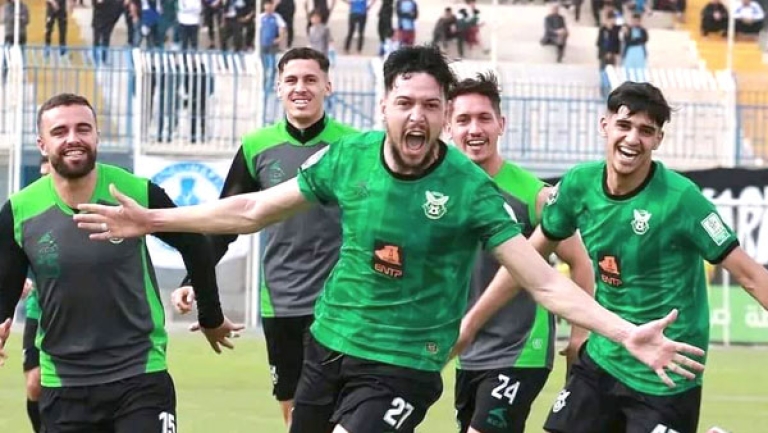 النادي الرياضي القسنطيني يقترب من حسم وصافة الدوري الجزائري