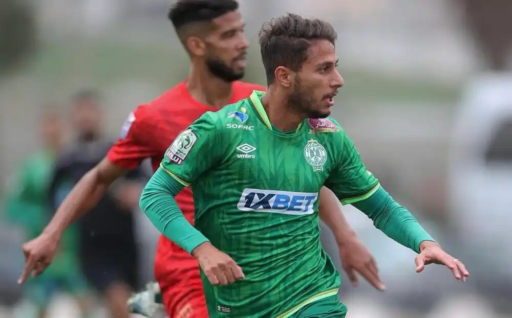 مدرب الرجاء البيضاوي يرفض رحيل الجزائري يسري بوزوق