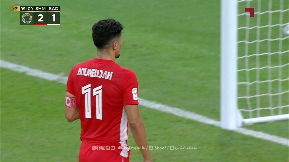 شاهد بغداد بونجاح يوجه حارس الشمال مكان تسديدة زميله السابق في الفريق أكرم عفيف