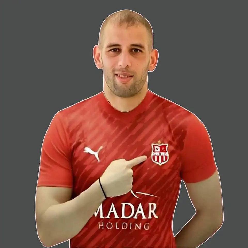 إسلام سليماني يوقع موسمين في شباب بلوزداد