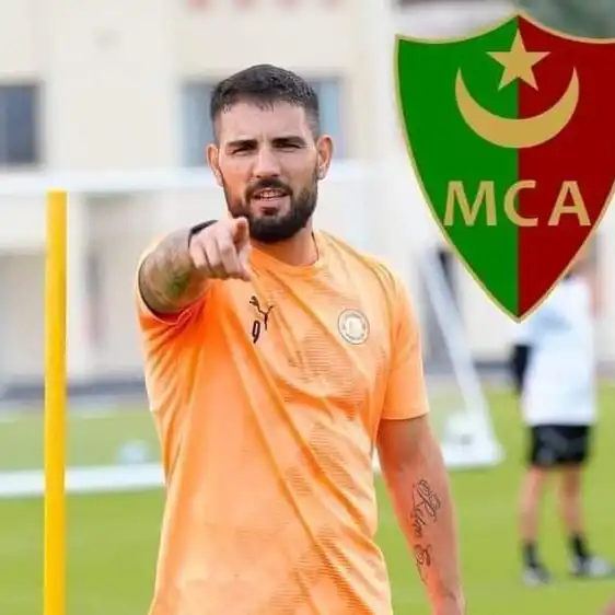اندي ديلور يمضي ثلاثة مواسم في مولودية الجزائر