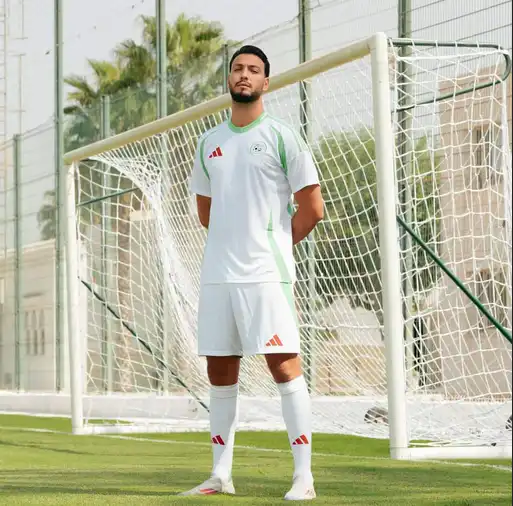 المنتخب الوطني الجزائري أمام الطوغو بالقميص الأبيض الجديد