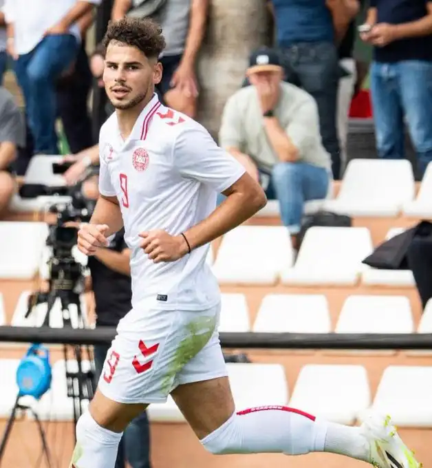 أمين شياخة يختار اللعب لصالح المنتخب الجزائري