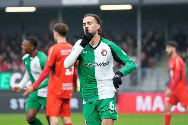 زروقي و حاج موسى يقودان فينورد للفوز على ألمير سيتي في الدوري الهولندي