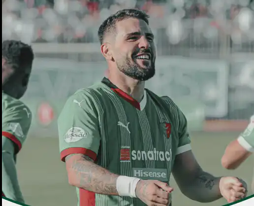 المولودية تفوز على البيض وتخطف صدارة الدوري الجزائري