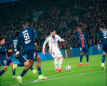 ريــان شرقي يقرر تمثيل المنتخب الجزائري!