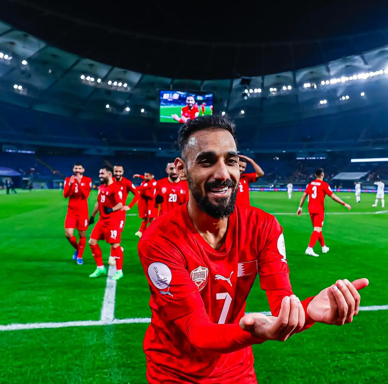 منتخب البحرين يتجاوز العراق و يتأهل إلى نصف نهائي خليجي 26