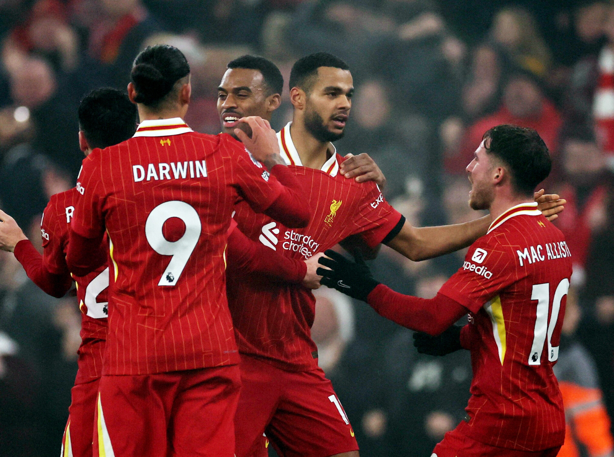ليفربول يفوز على ليستر و يبتعد في صدارة الدوري الإنجليزي