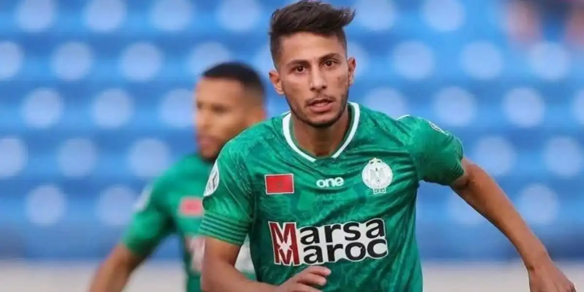 الجزائري يسري بوزوق يسعى لفسخ عقده مع ناديه الرجاء المغربي