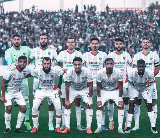 مولودية الجزائر يتوج رسميا بلقب الدوري الجزائري