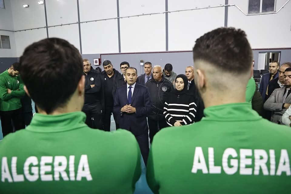 زيارة تشجيعية للسيد وزير الرياضة للمنتخب الوطني لكرة اليد