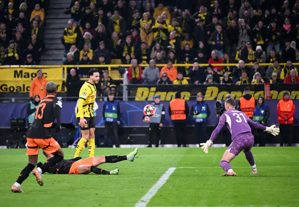 بن سبعيني هداف ويقود بروسيا دورتموند إلى دور الستة عشر في دوري أبطال أوروبا