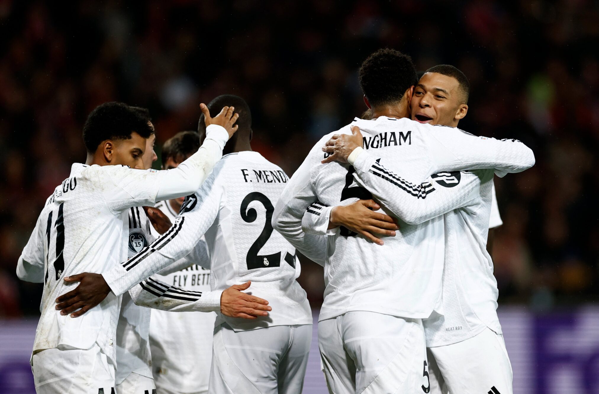 ريال مدريد يفوز على مضيفه بريست بثلاثية بدوري أبطال أوروبا