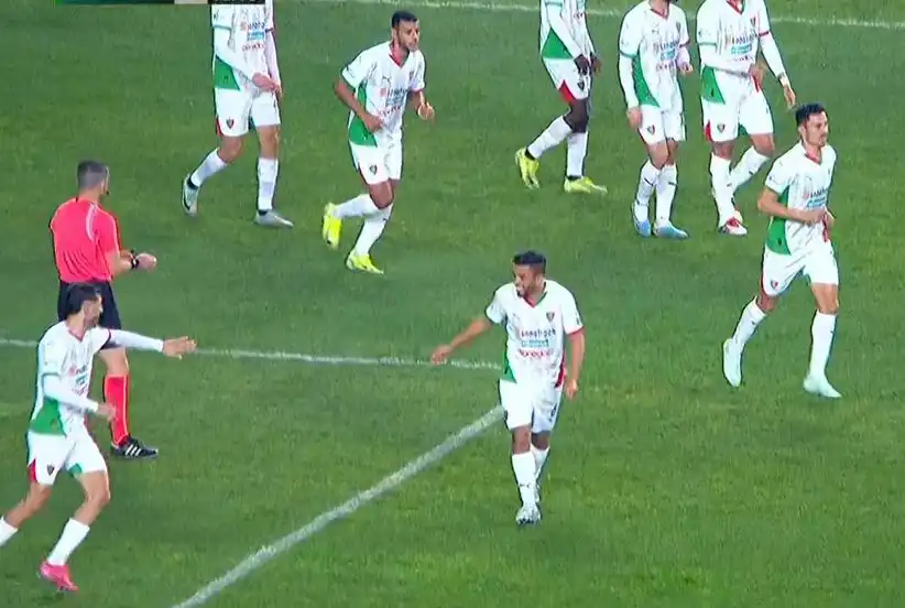 مولودية الجزائر تفوز على أتلتيك بارادو وتنفرد بصدارة الدوري الجزائري