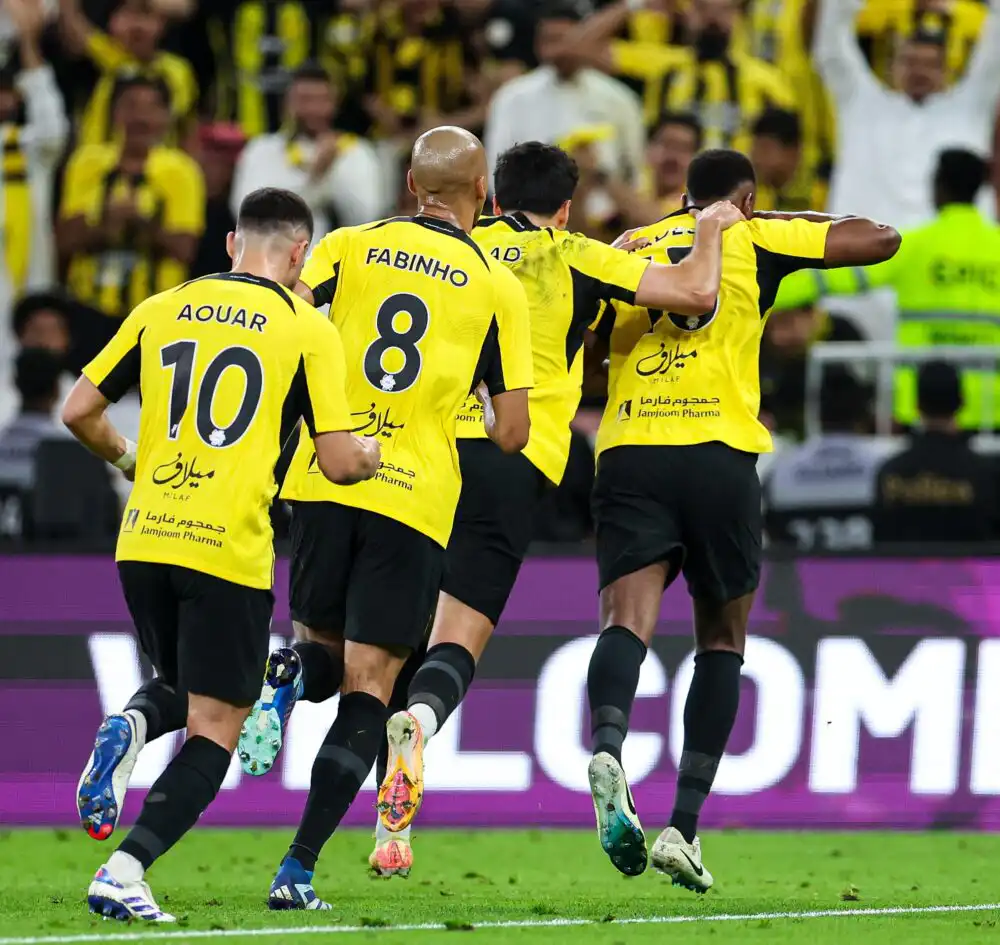 بمشاركة حسام عوار .. اتحاد جدة يفوز على الهلال ويواصل تصدر الدوري السعودي