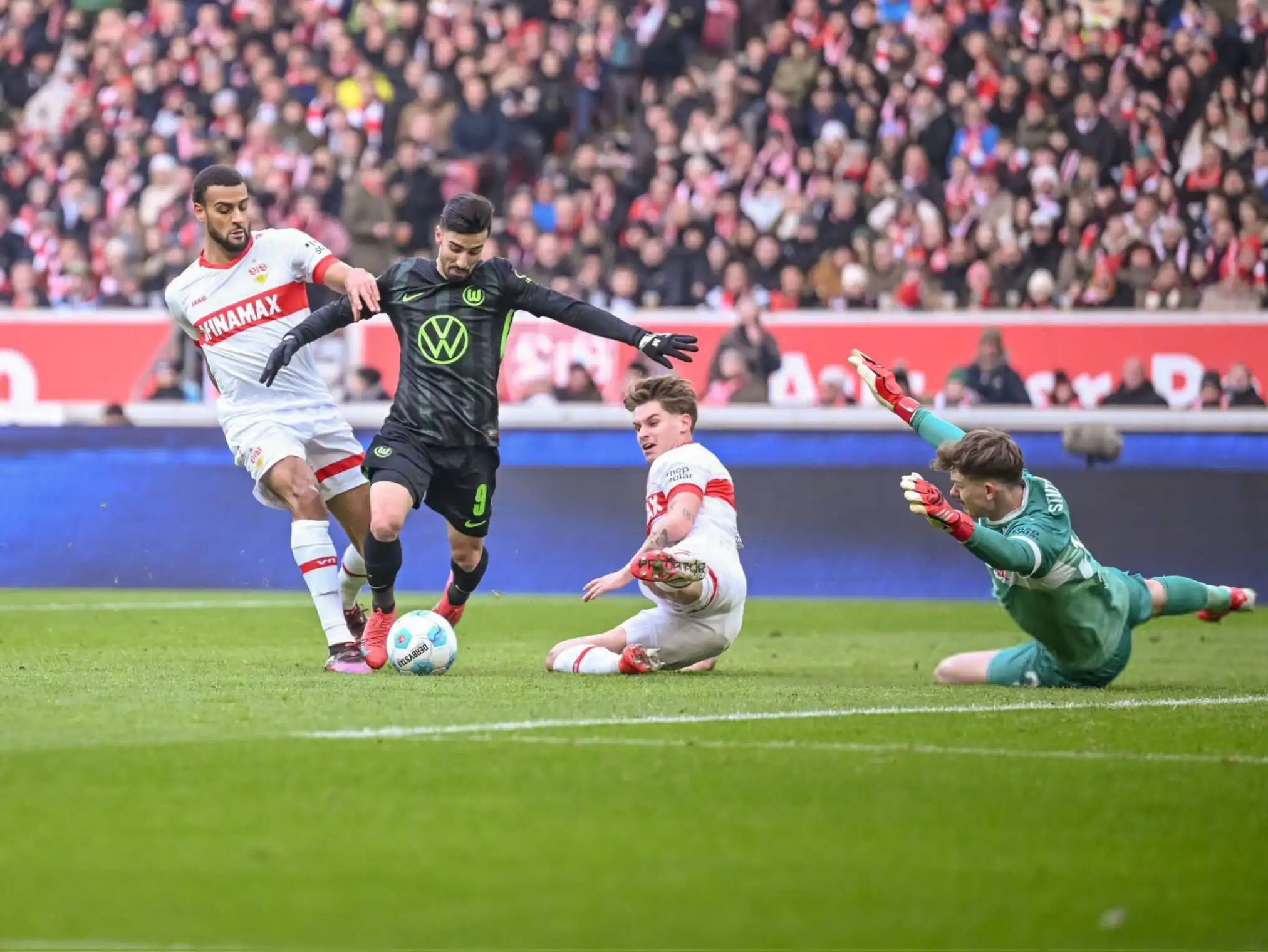 عمورة يقود فولفسبورغ للفوز على شتوتغارت في الدوري الألماني
