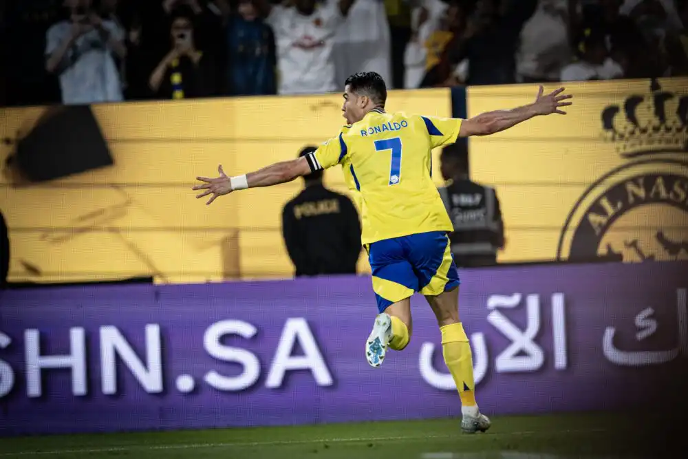 كريستيانو رونالدو يقود فريقه النصر للفوز على ضيفه الرياض