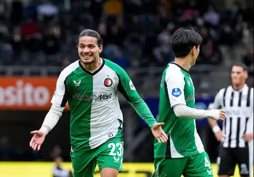 ثنائية انيس حاج موسى تقود فاينورد روتردام للفوز على هيراكليس في الدوري الهولندي