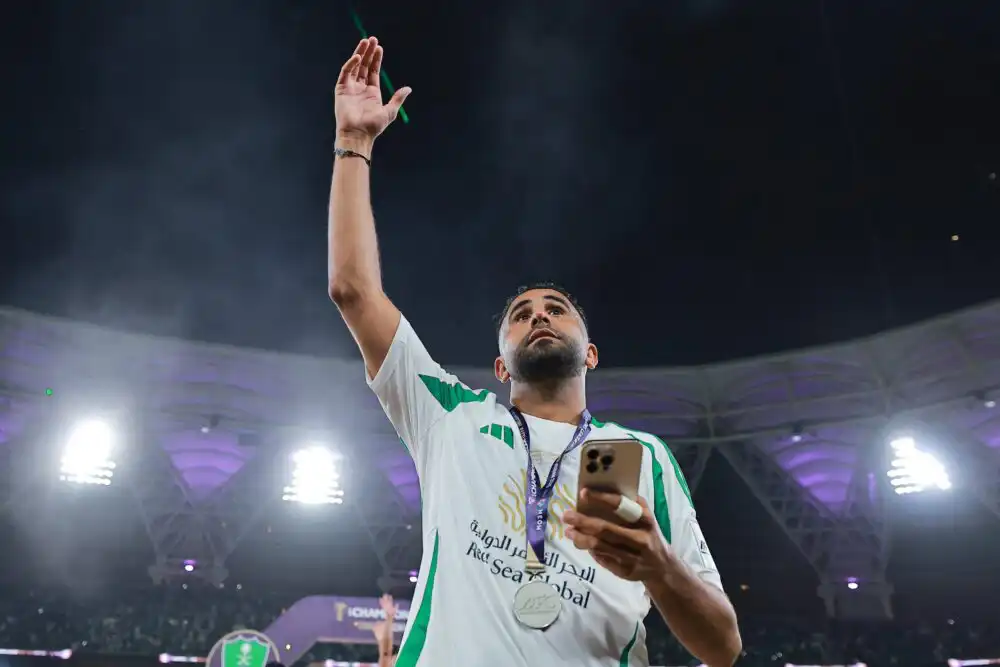 رياض محرز يتوج بدوري أبطال آسيا مع نادي الأهلي السعودي