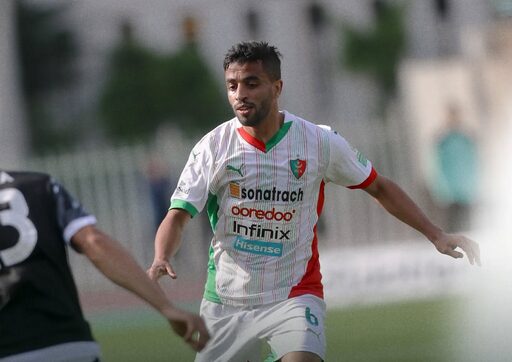 مولودية الجزائر يفوز على وفاق سطيف وينفرد بصدارة الدوري الجزائري
