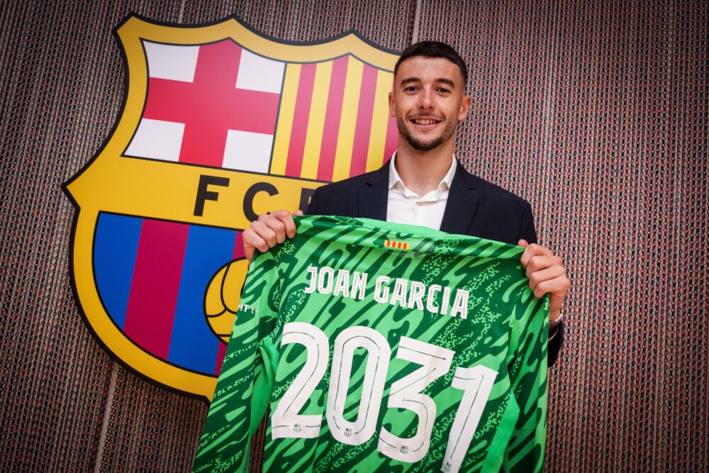جوان غارسيا يوقع عقد انضمامه إلى برشلونة حتى 2031